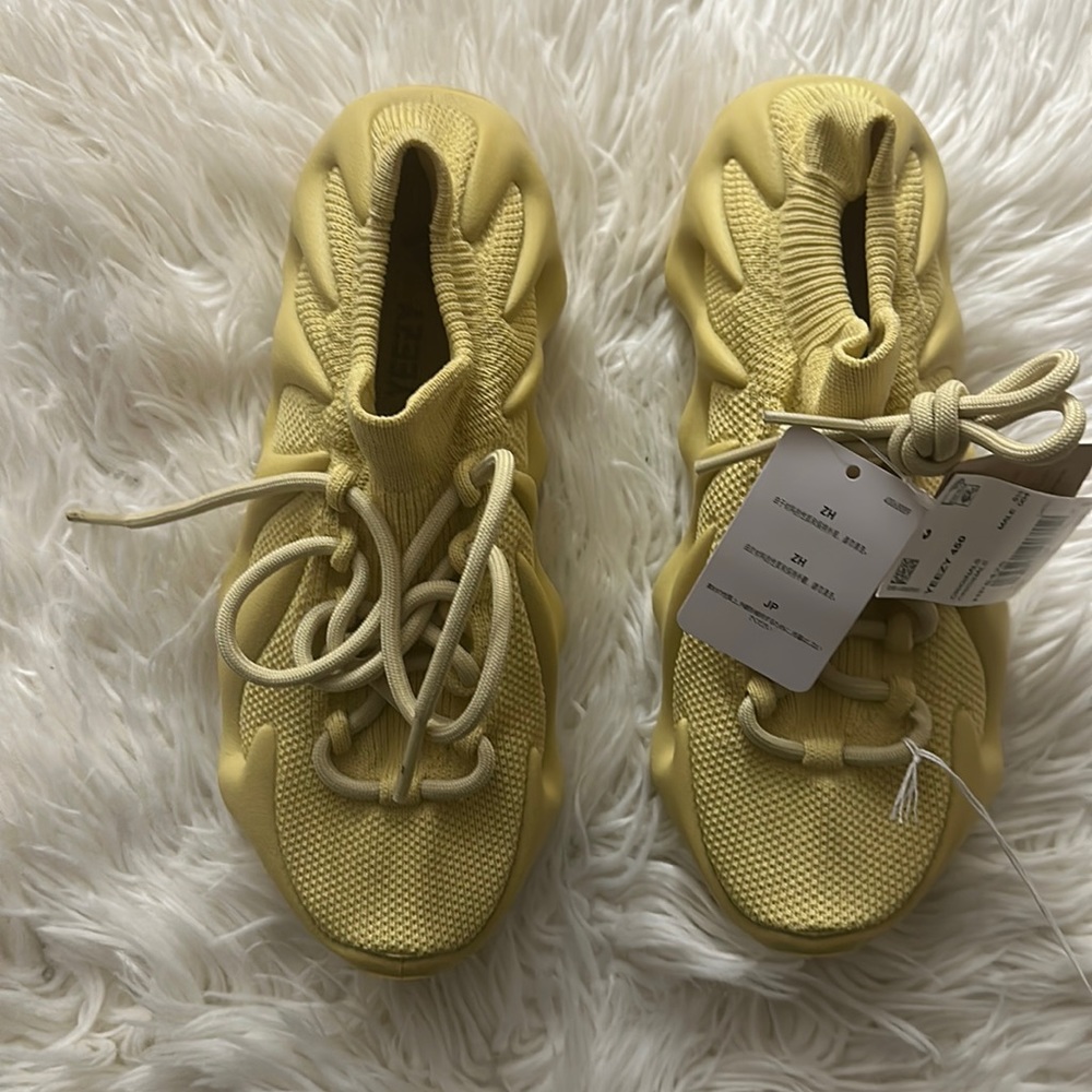 Brand new Sulfur Yeezy 450. Size 6